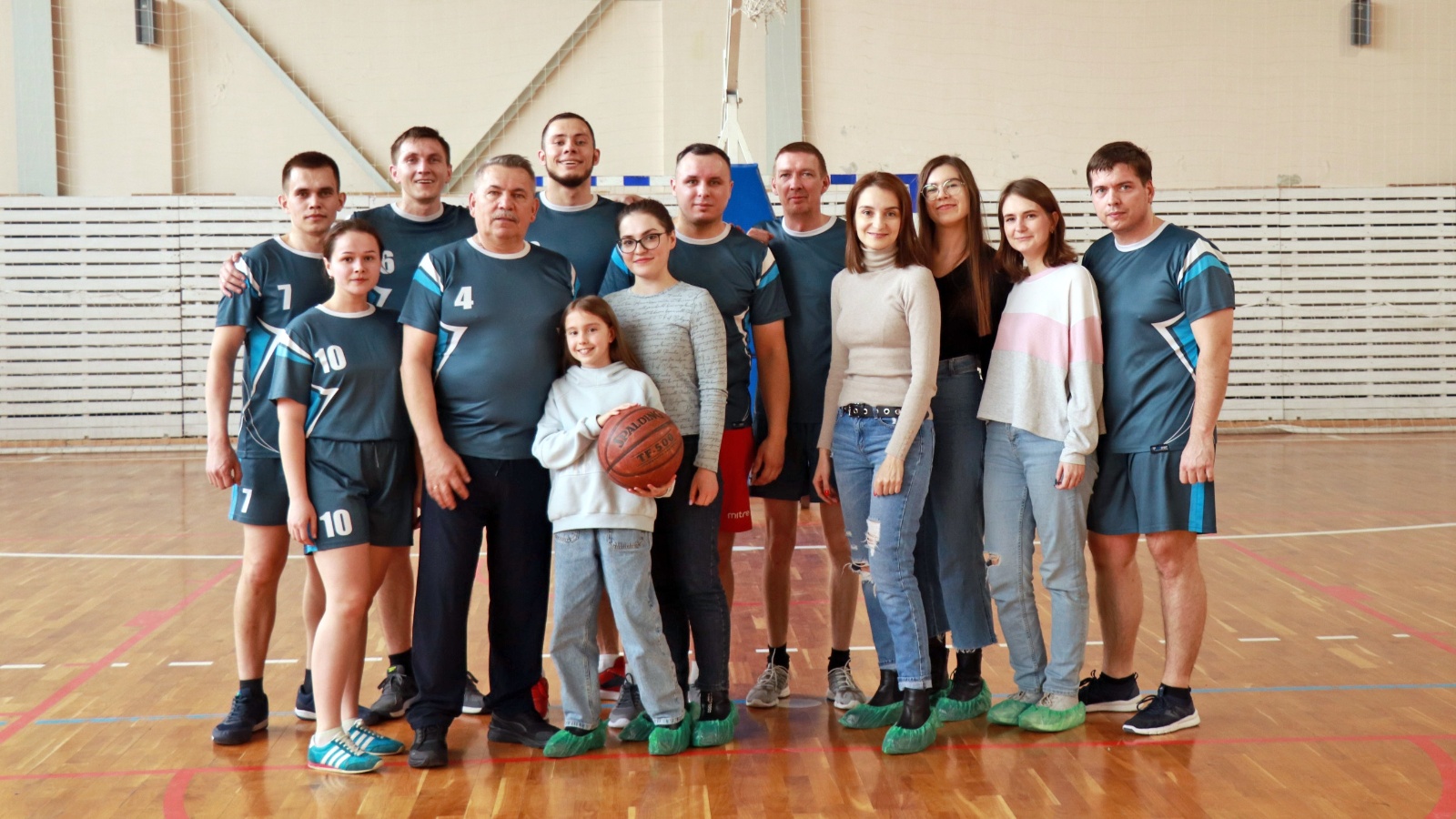 Спорт бизнес газета татарстан спорт. Фотосессия баскетбольной команды. Спортивная команда. Ивановская Федерация баскетбола. Спортивный отряд.